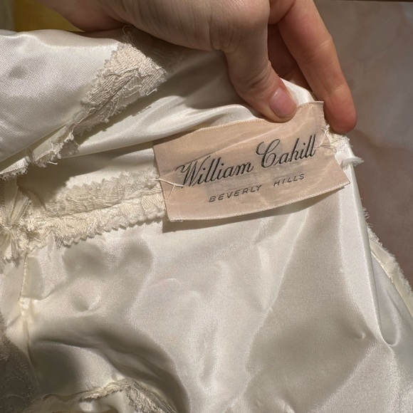 William Cahill BEVERLY HILLS 1950s Lace Wedding Dress - Picture 6 of 13